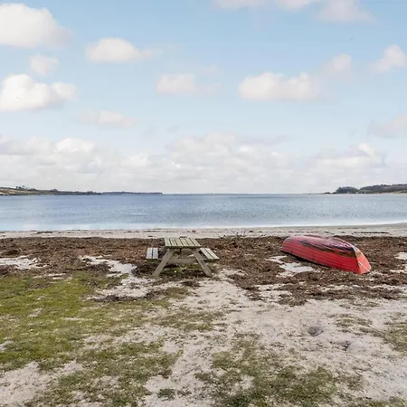 3 Bedroom Gorgeous In Semesterbostad